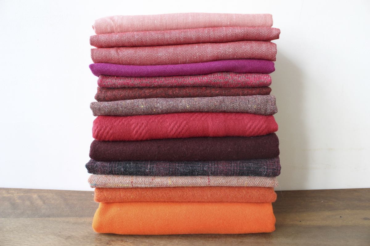 リネンウール、ウール赤系